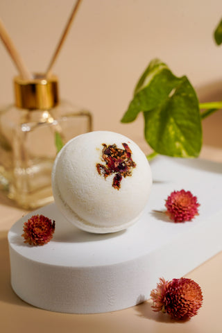 Herbaria Petal Pop Bath Bomb with floral creative background – vegan French rose 
